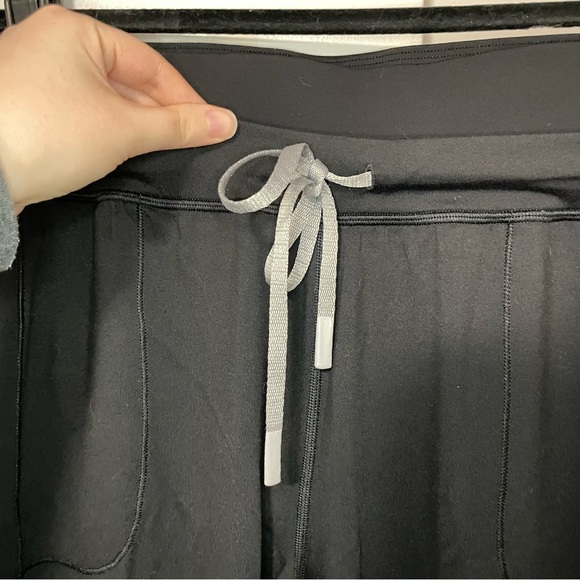 Lululemon Throwback Base Runner High-rise Jogger in Black - Picture 9 of 11